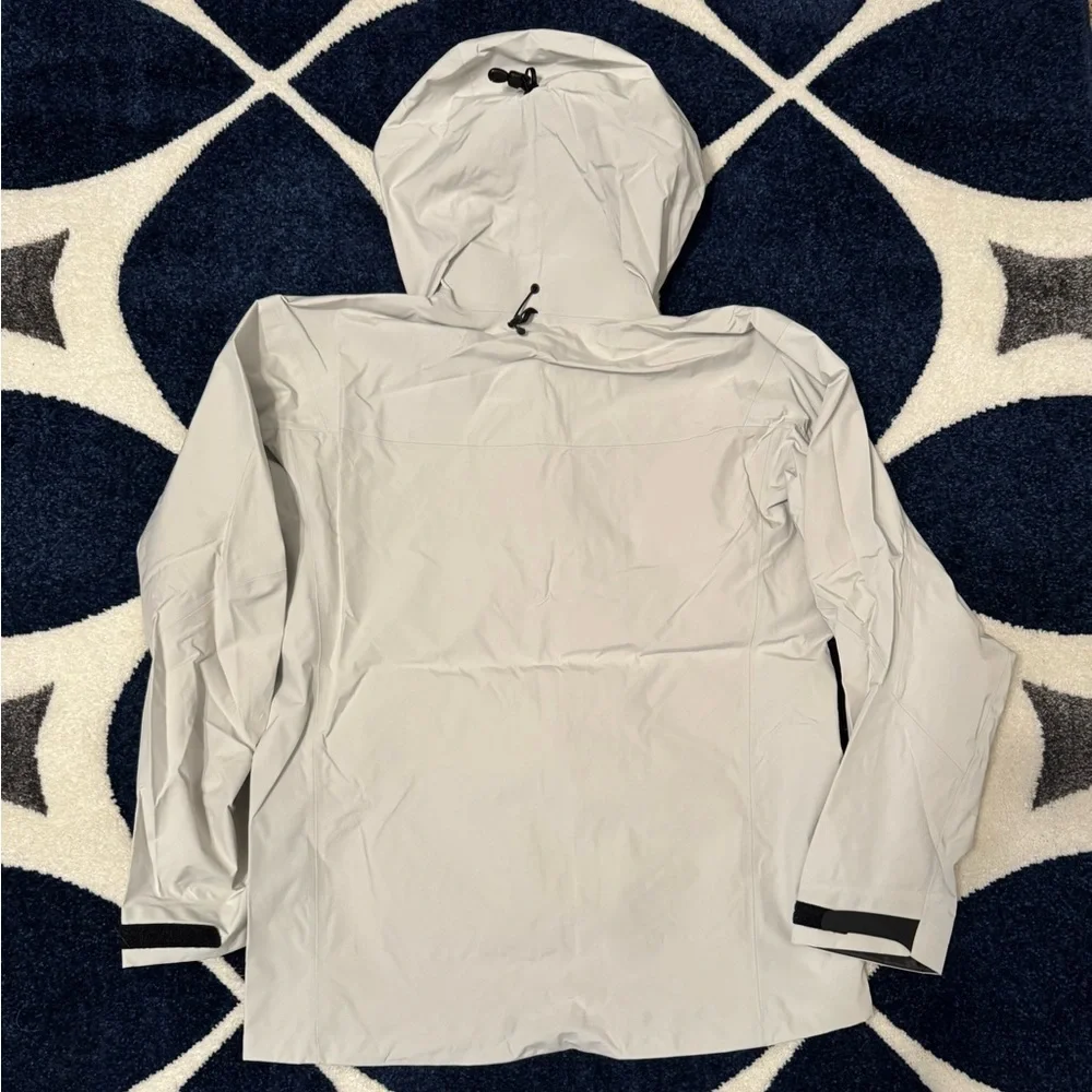 Arc’teryx Alpha Sv Hardshell White Zip Up Men’s Large